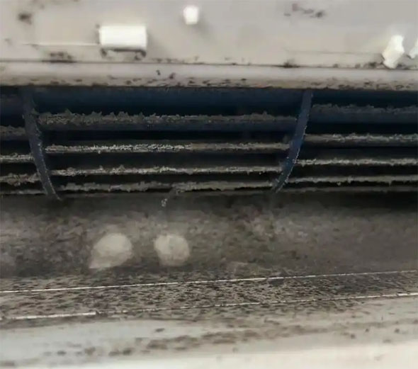 北川空调吹的风有股烧焦味是怎么回事